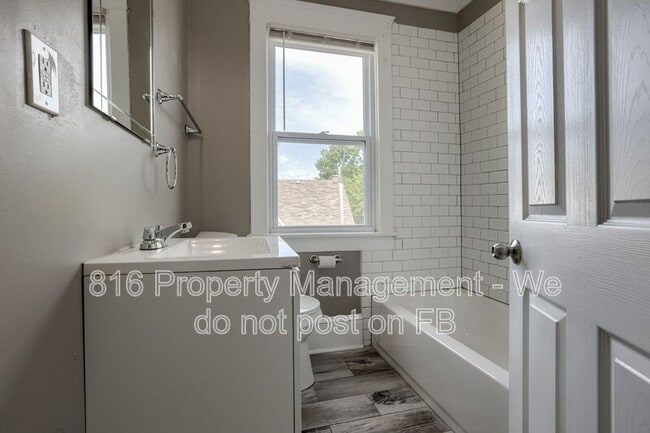 Building Photo - 800 E 33rd St