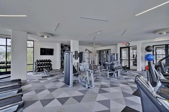 Building Photo - 800 Embassy Dr