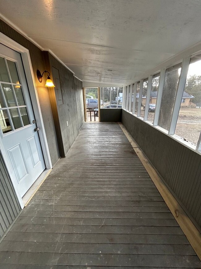 Building Photo - Renovated 3/1 House in South Rome- $1,100