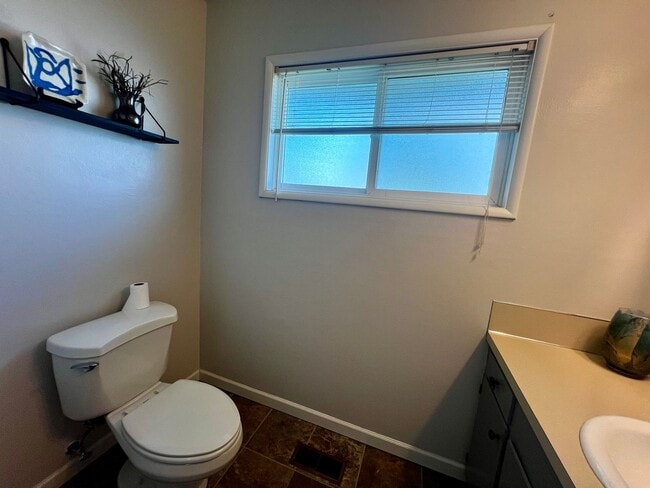 Building Photo - Beautiful North Hill Home Near Vincent Park!