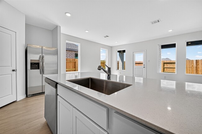 Building Photo - 3028 Avenida Sonoma Dr