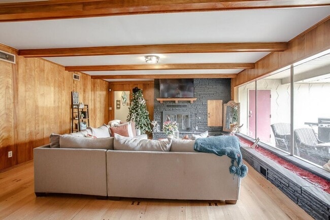 Building Photo - Spacious 4-Bedroom Home with Dual Living Areas