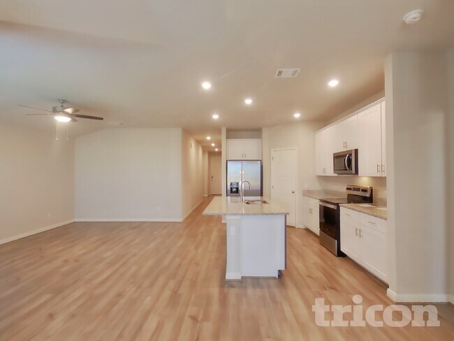 Building Photo - 13693 Paxton Blvd