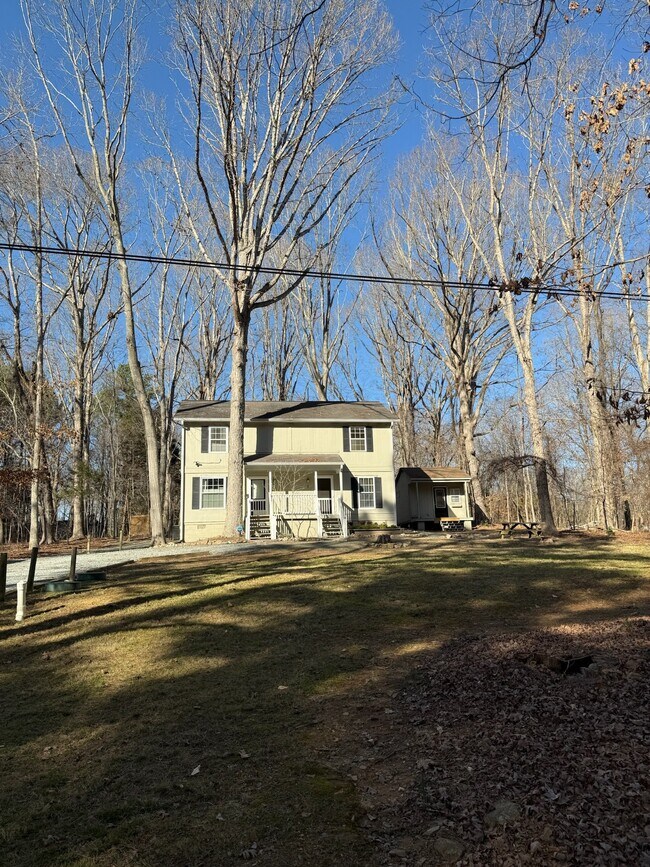 Building Photo - 925 Shady Lawn Rd