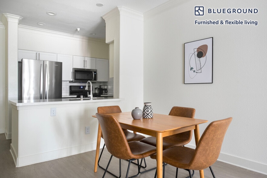 Building Photo - 7225 Crescent Prk W