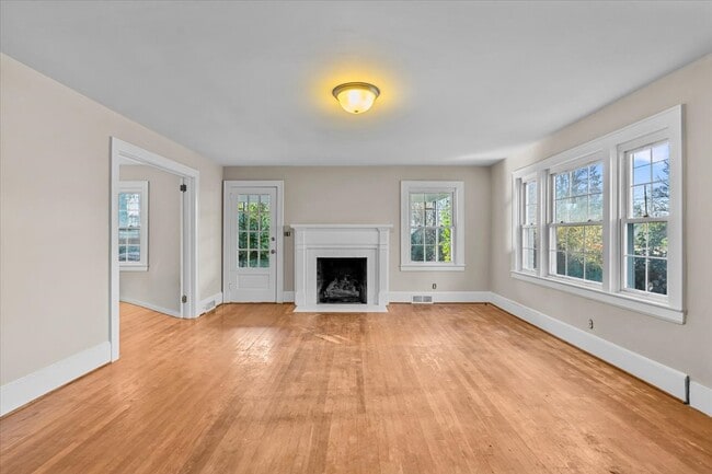 Building Photo - 807 Shamrock Rd