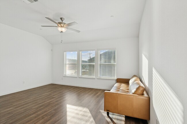 Building Photo - 4703 Kindred St