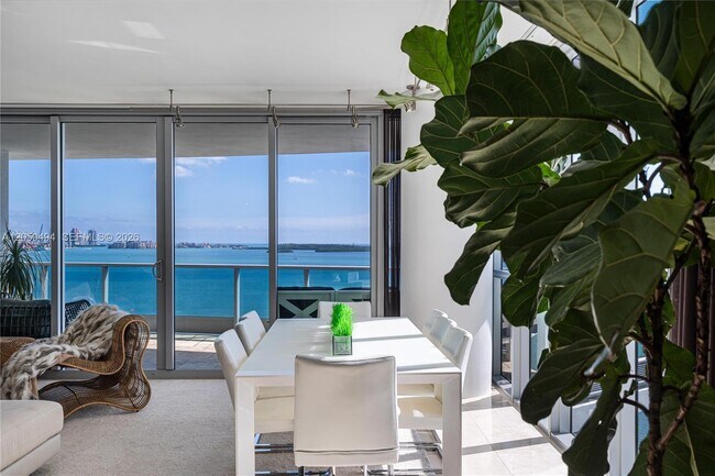 Building Photo - 1331 Brickell Bay Dr