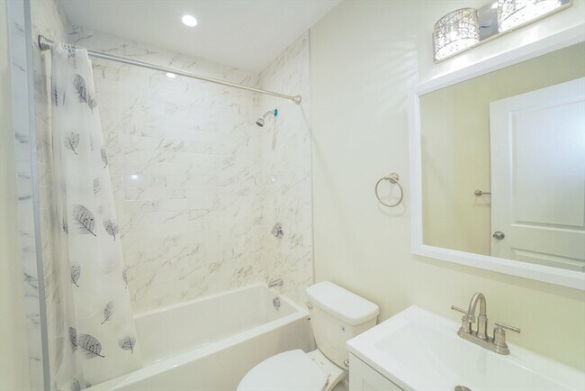 Building Photo - 424 Marlborough St