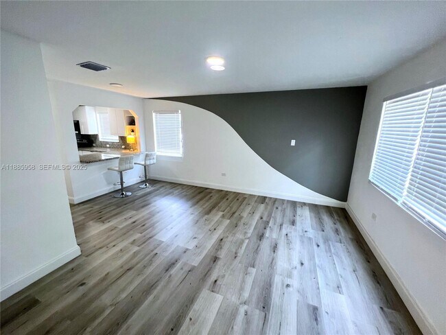 Building Photo - 140 NW 124th St