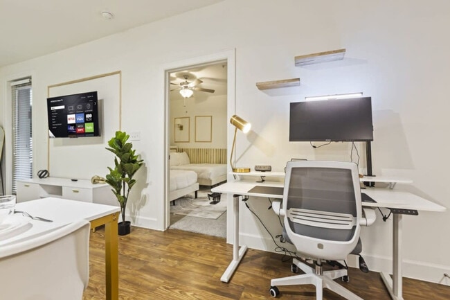 Building Photo - 5250 Town and Country Blvd