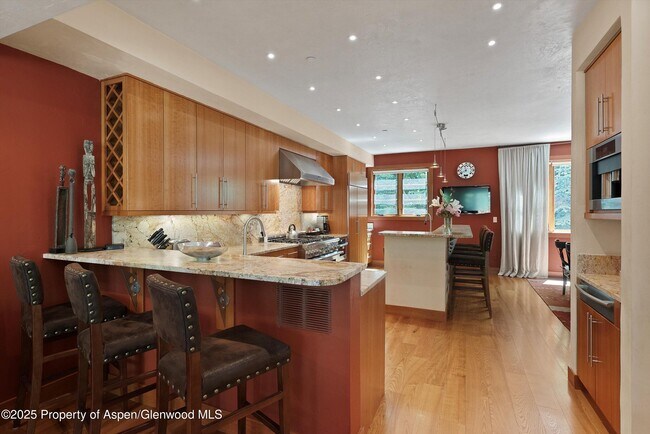 Building Photo - 714 S Galena St