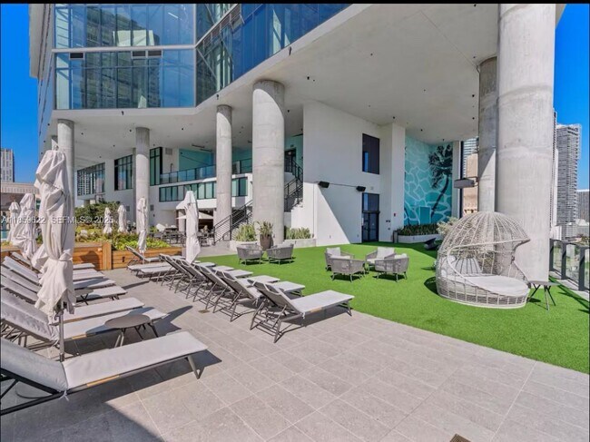 Building Photo - 398 NE 5th St