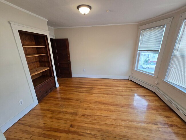Building Photo - 8-10 Howard Street-Unit 10