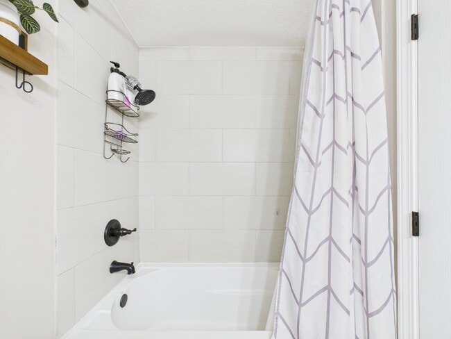 Building Photo - 38 Cape Dr NW