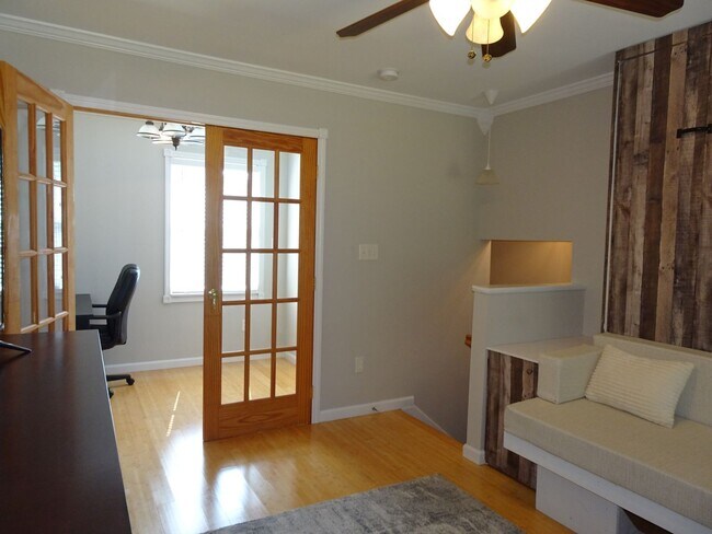 Building Photo - 3 Bedroom 2.5 Bath Single Family Home for Rent in Penniman East