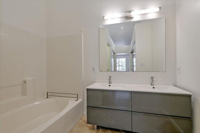 Building Photo - 6321 Island Pine Way
