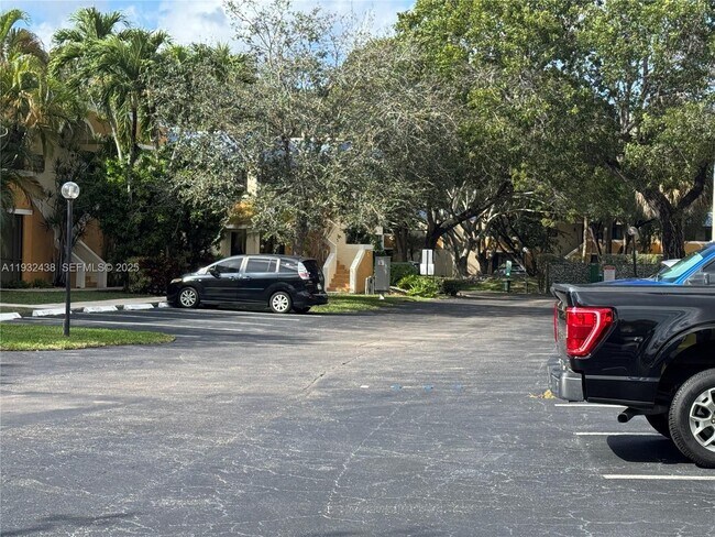 Building Photo - 185 Lakeview Dr