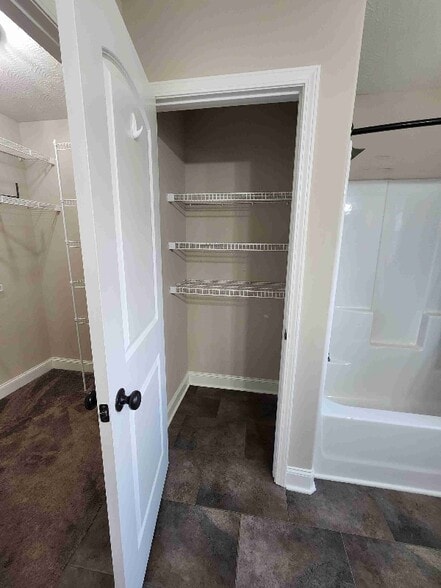 Building Photo - 429 St Cloud Ct