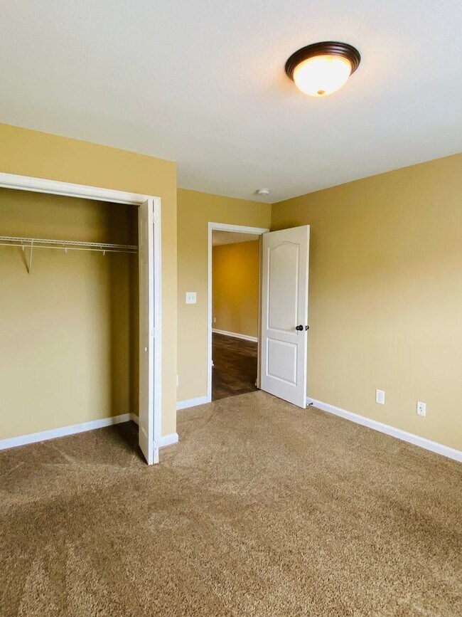 Building Photo - 1725 Thistlewood Dr