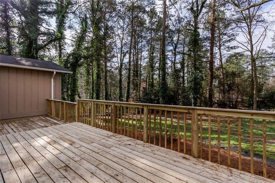 Building Photo - 5090 Heather Rd SE