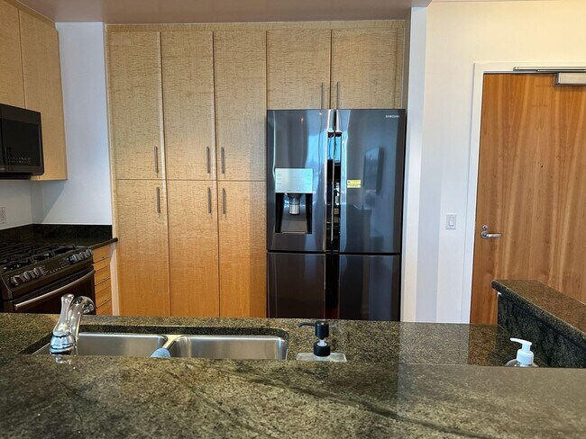 Building Photo - Epic REA: Fabulous 2 BR/2 BA South Beach C...