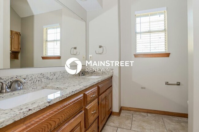 Building Photo - 4 Bedroom Pet-Friendly Home in Olathe, KS ...