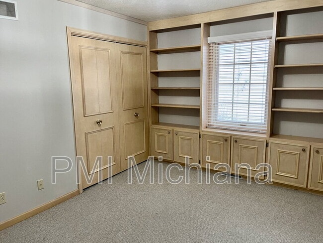 Building Photo - 1973 Creekbank Ln