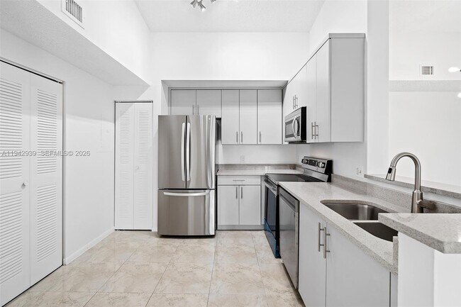 Building Photo - 6992 SW 39th St