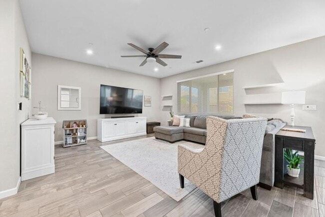 Building Photo - Beautiful 3 Bedroom PLUS bonus Room For Re...