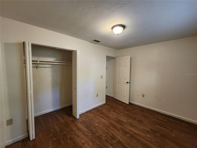 Building Photo - 206 NE 7th Pl