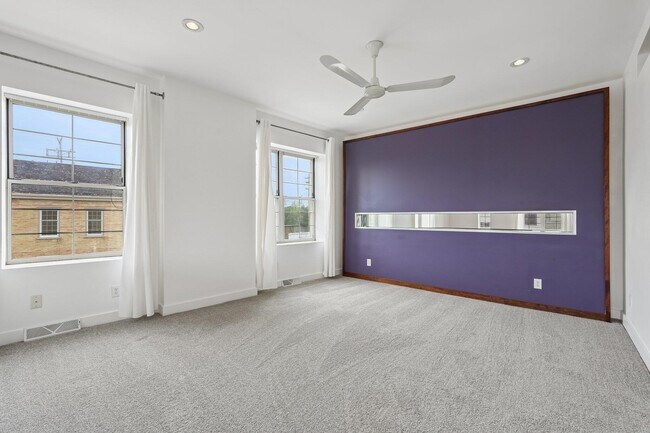 Building Photo - 1111 55th St