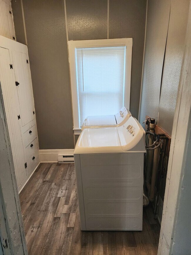 Building Photo - 2nd St Duplex