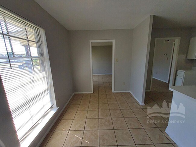 Building Photo - 3992 Ashview Cove