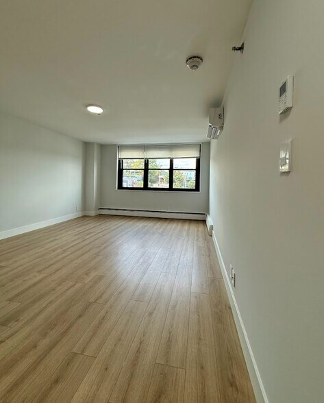 Building Photo - 1422 Columbia Rd