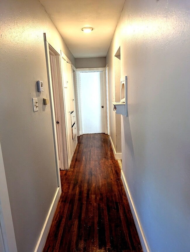 Building Photo - 1202 Douglas Dr