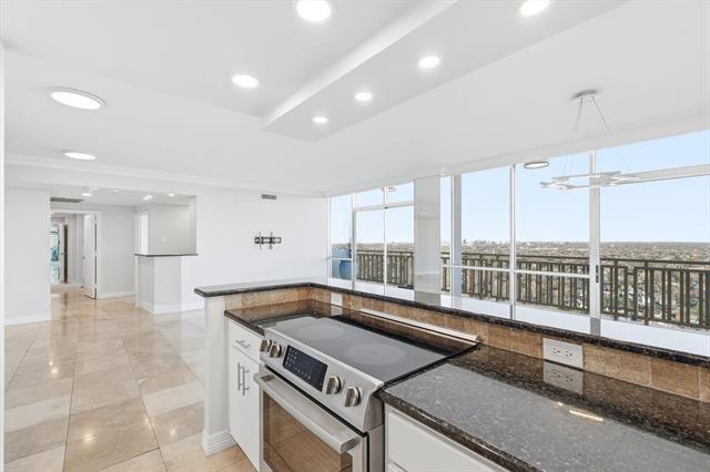 Building Photo - 6211 W Northwest Hwy