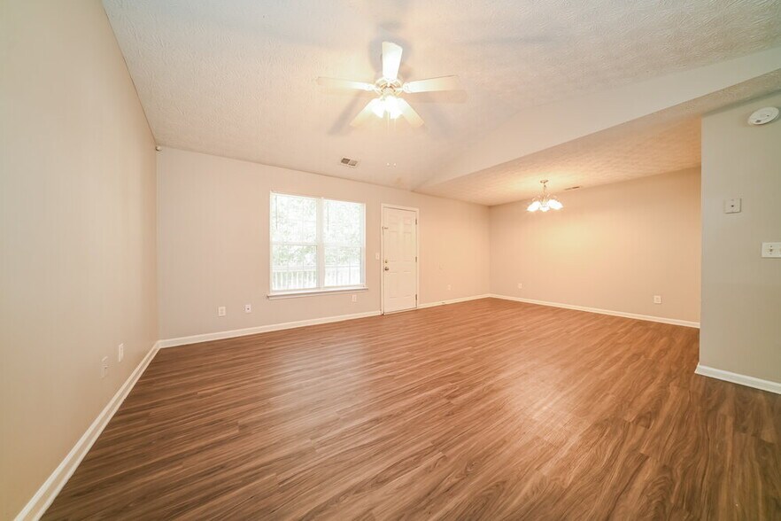 Building Photo - 40 Hunters Ridge Ct