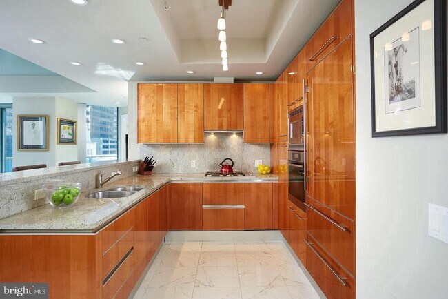 Building Photo - 1881 N Nash St