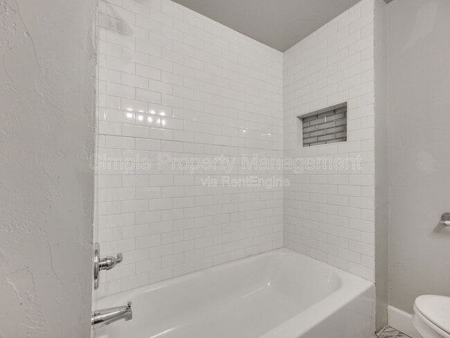 Building Photo - 1839 N Gatewood Ave