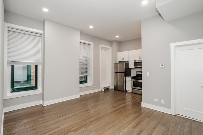 Building Photo - 807 N Wabash Ave