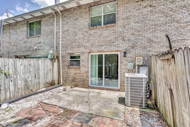 Building Photo - 686 Bethany Ct