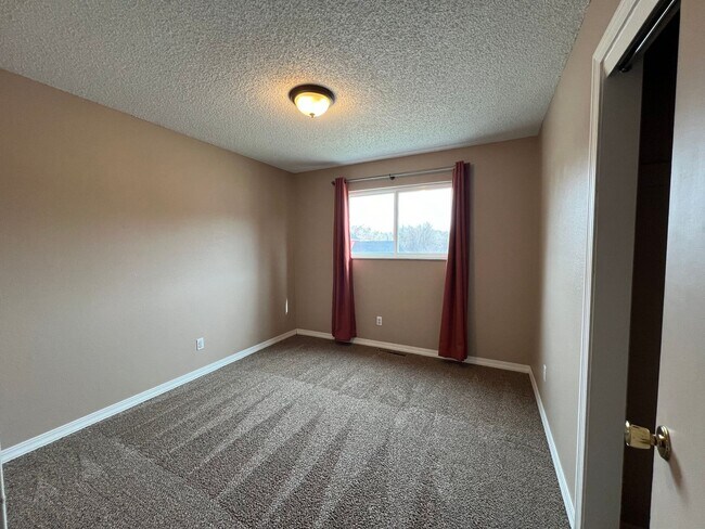 Building Photo - 4 Bedroom Updated Home in Garden Ranch