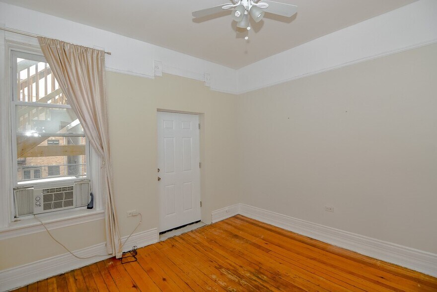 Building Photo - 1741 W Huron St