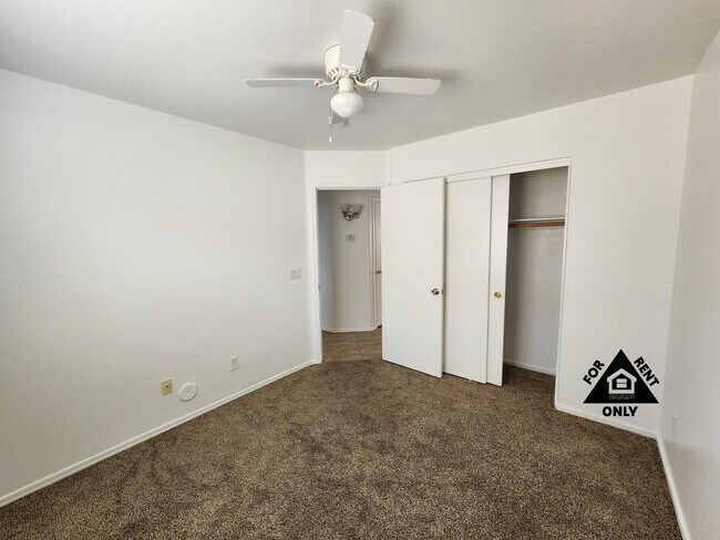 Building Photo - 15116 W Fillmore St