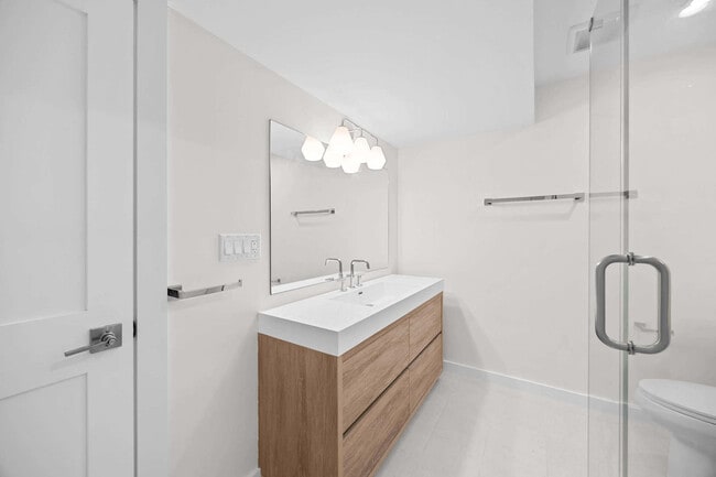 Building Photo - 4437 N Whipple St