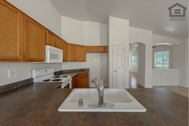 Building Photo - 3Bed/2Bath House at Northern Ave/87th Ave! Ready for Immediate Move-In! – Corner Lot!