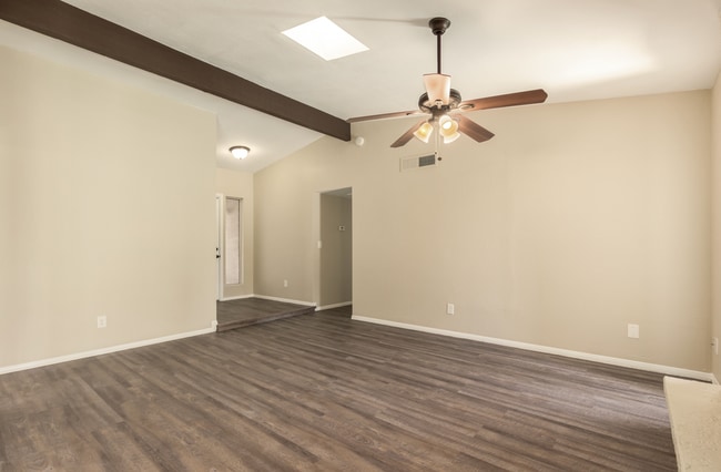 Building Photo - 2215 N Los Altos Dr