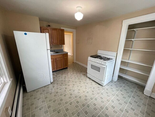 Building Photo - 2473 Wildwood Rd