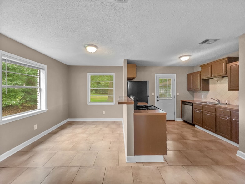 Building Photo - 1815 Senator St